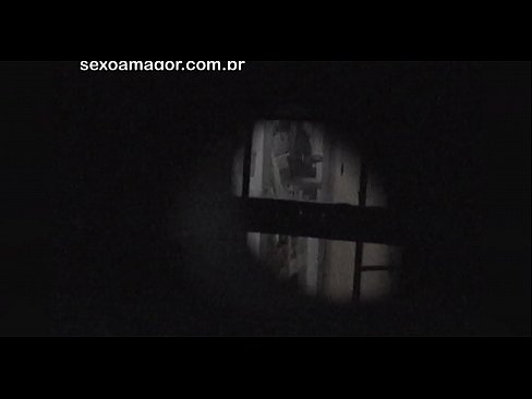 ❤️ Ξανθιά κοπέλα βιντεοσκοπήθηκε κρυφά από ηδονοβλεψία της γειτονιάς κρυμμένο πίσω από κούφια τούβλα ❤️ Βίντεο σεξ