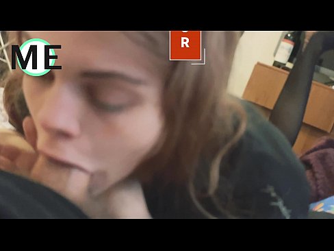 ❤️ Πούτσος στο λαιμό της, σκισμένο καλσόν και σκισμένα τακούνια ❤️ Βίντεο σεξ